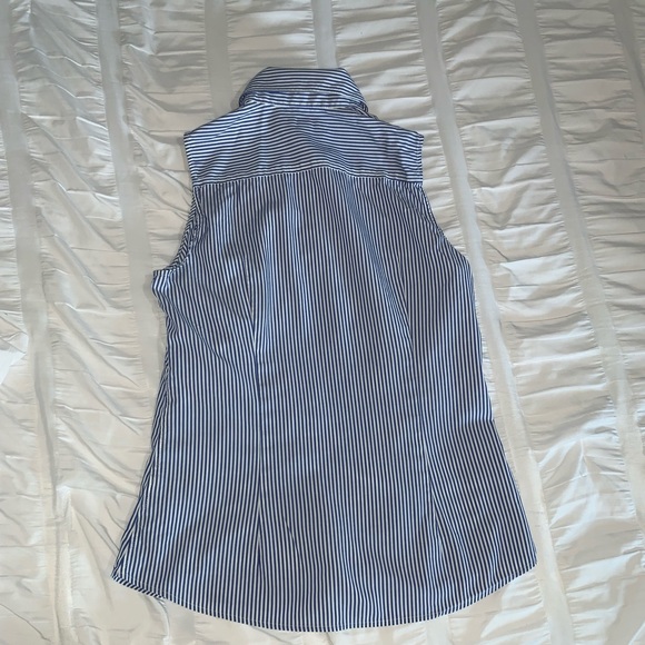 3 for 22! ๐ Banana Republic Striped Sleeveless button down - Picture 2 of 4